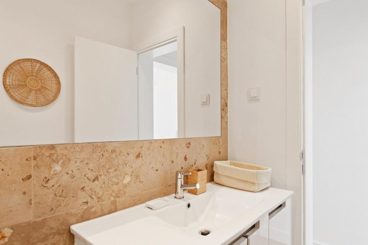 Modern Portuguese 1 Bedroom Apartment In Belem Lisboa Exteriör bild